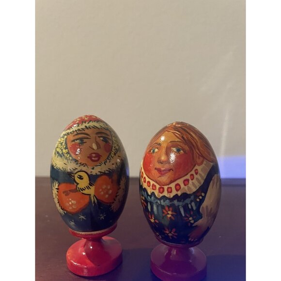 Hand-Painted Wooden Russian Folk Art Egg Figurines On Red Stands - Picture 3 of 9